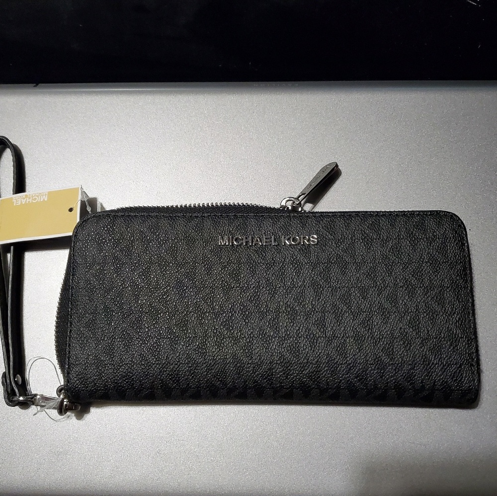 Michael Kors wristlet